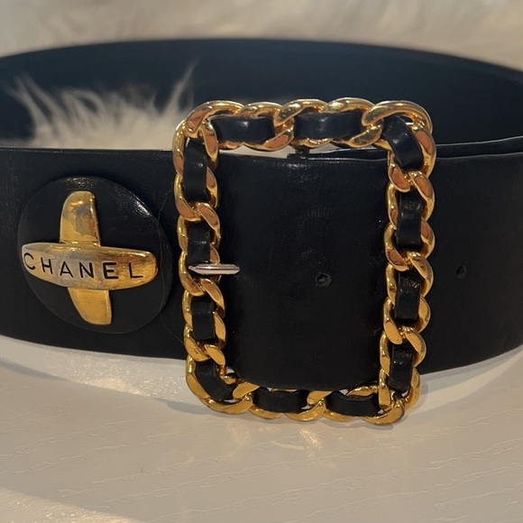 CHANEL Vintage Fall 1993 Wide CC Leather Charm Waist Belt Size 85|34​​ - Picture 2 of 9